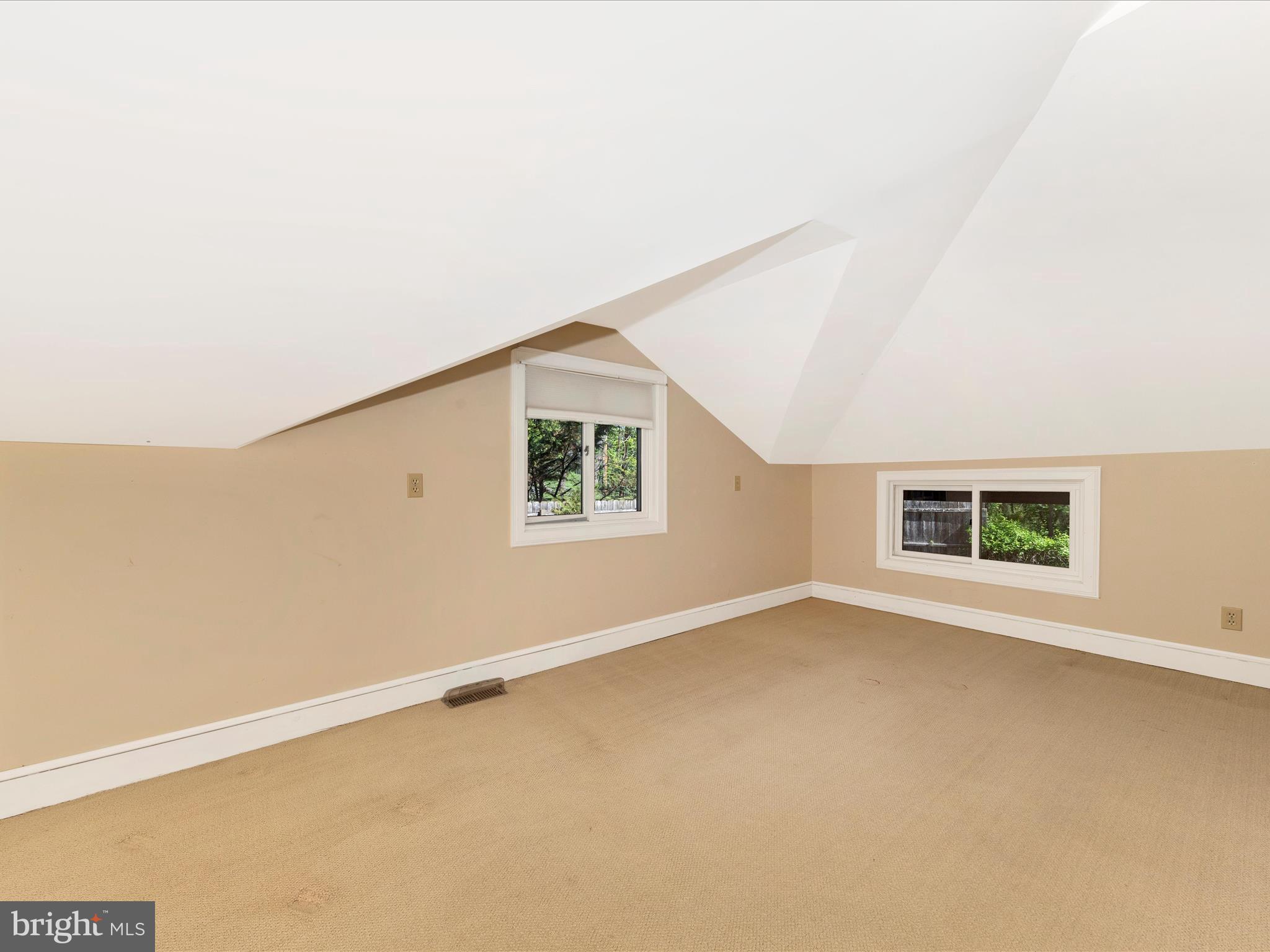 CLAYMONT CHASE - Residential