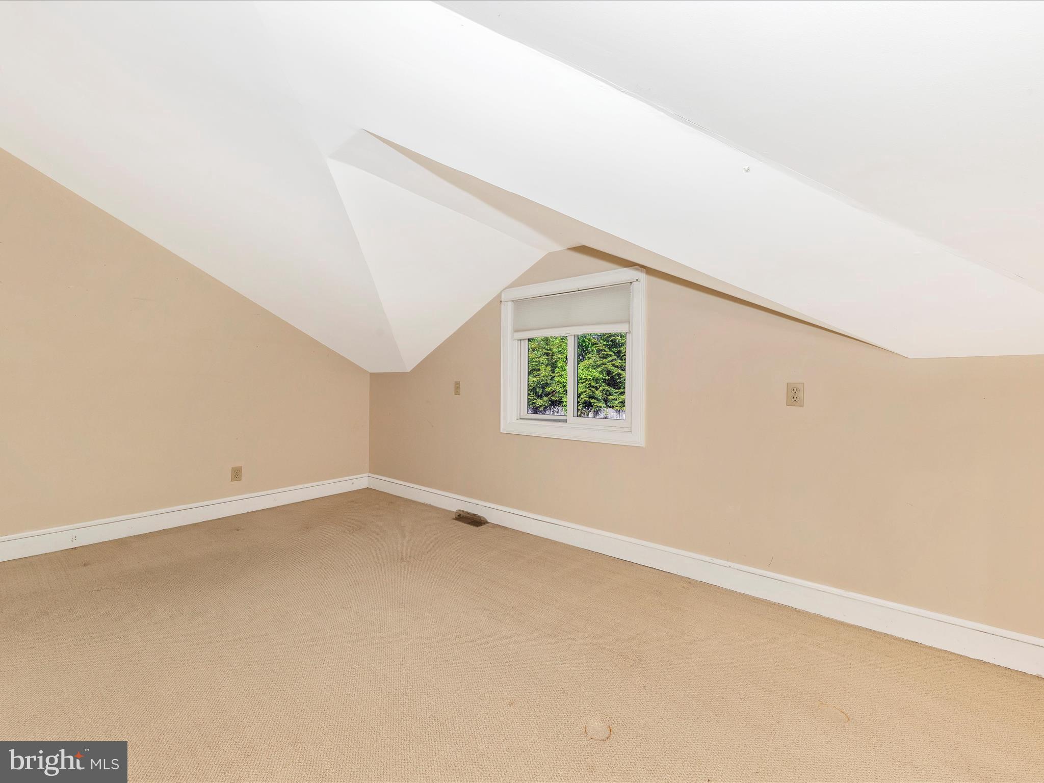 CLAYMONT CHASE - Residential