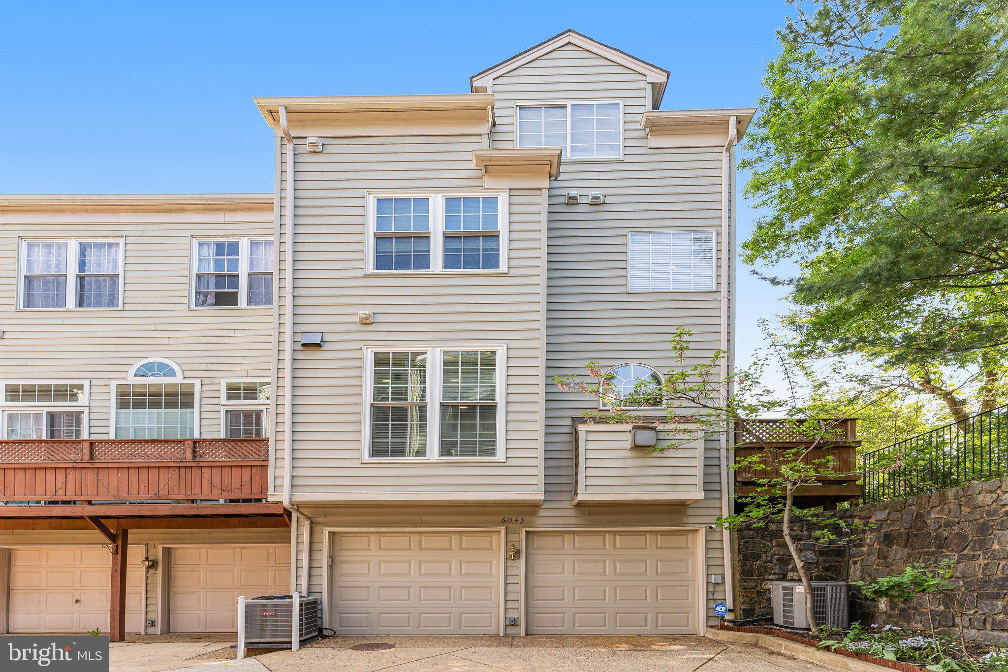 6043 RIDDLE WALK