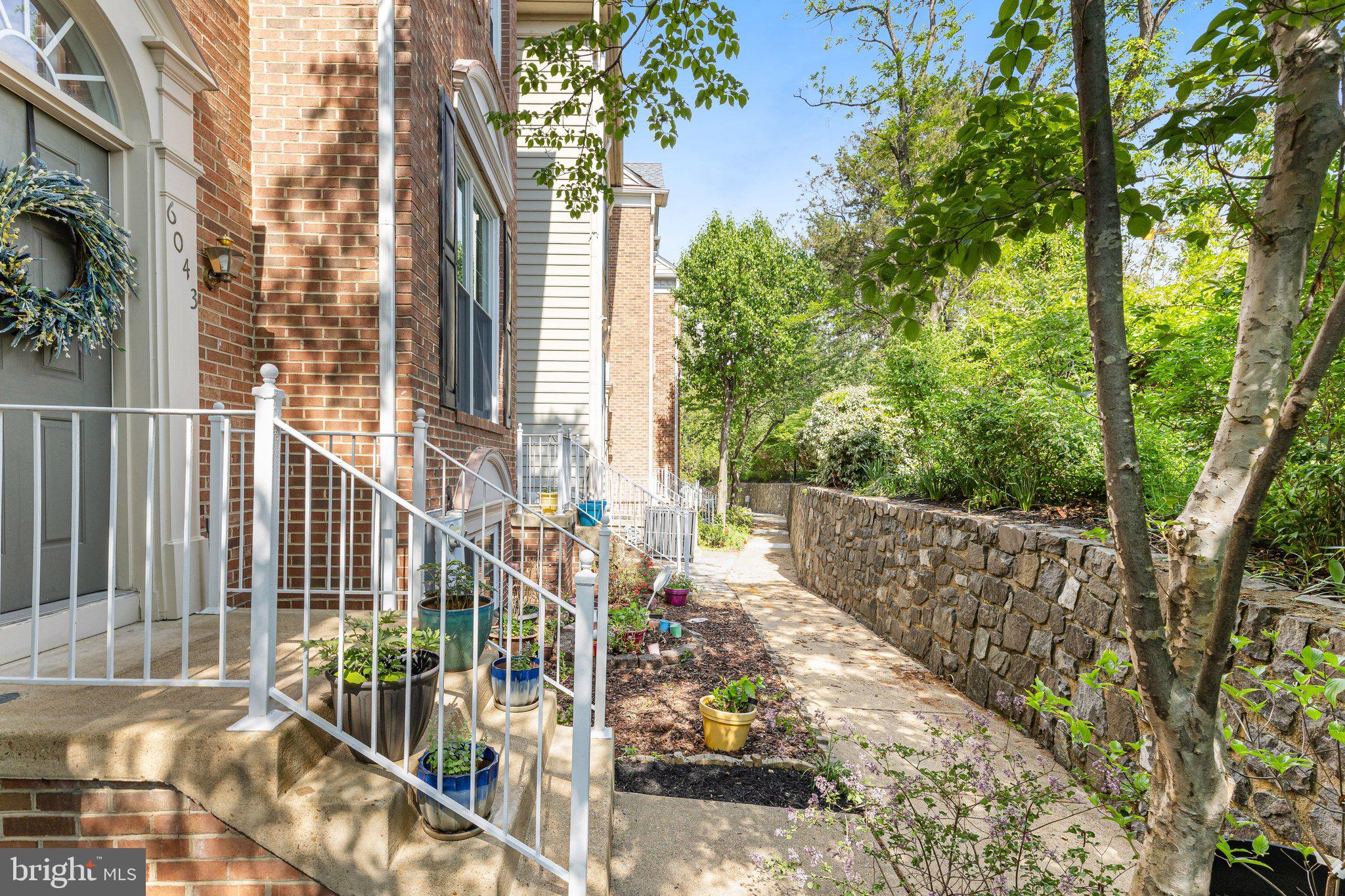 6043 RIDDLE WALK