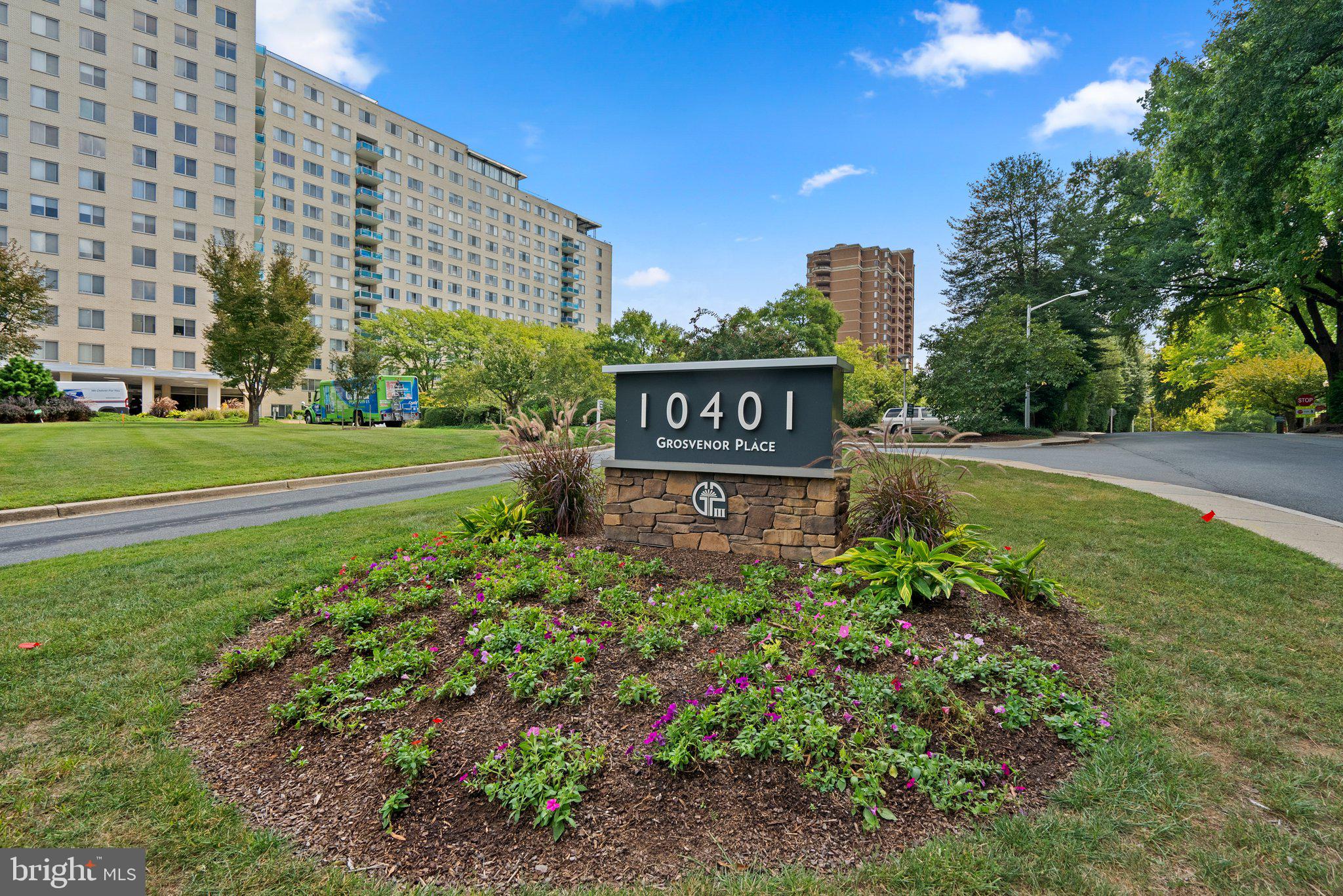 10401 GROSVENOR PLACE 722