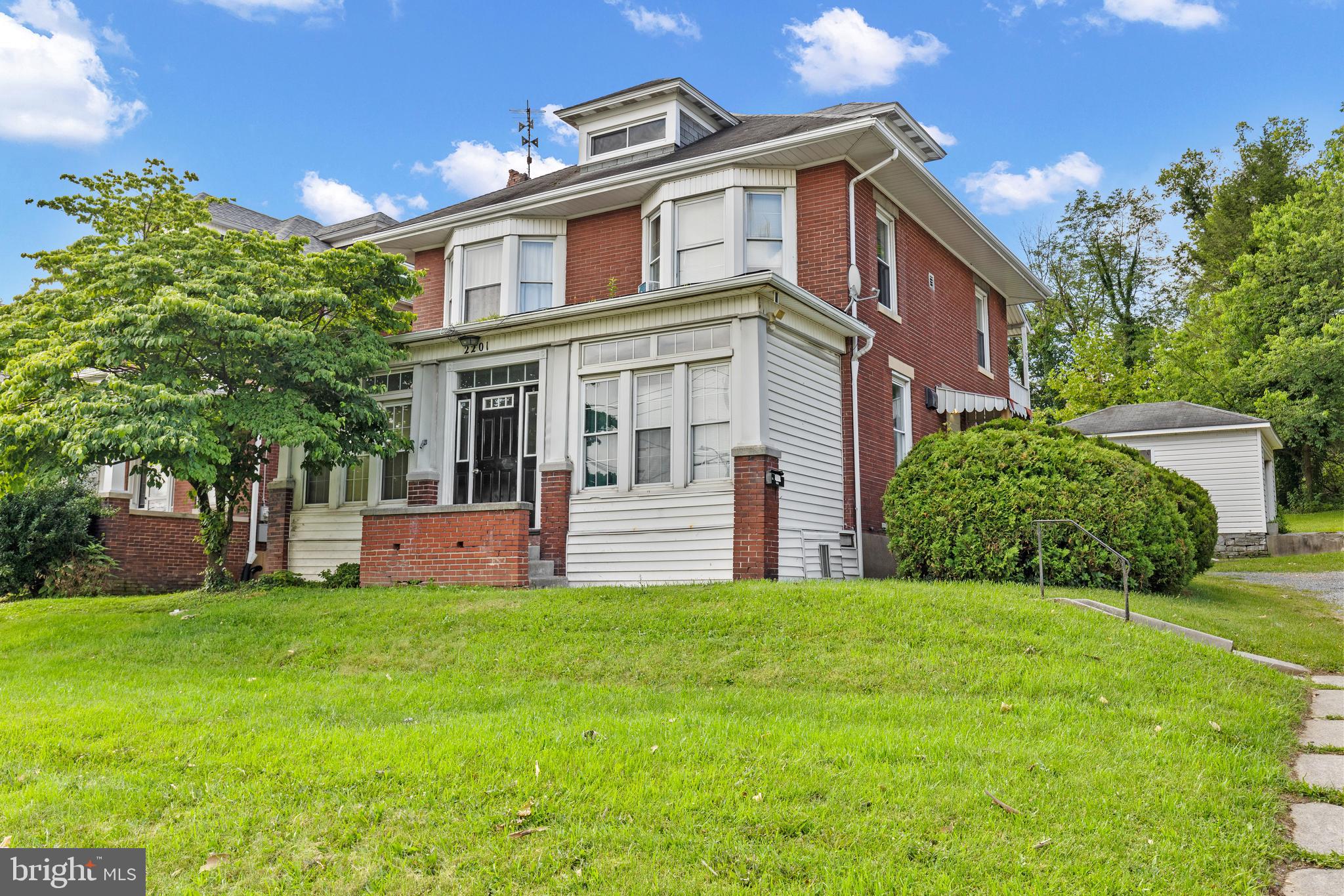 2201 WALNUT STREET