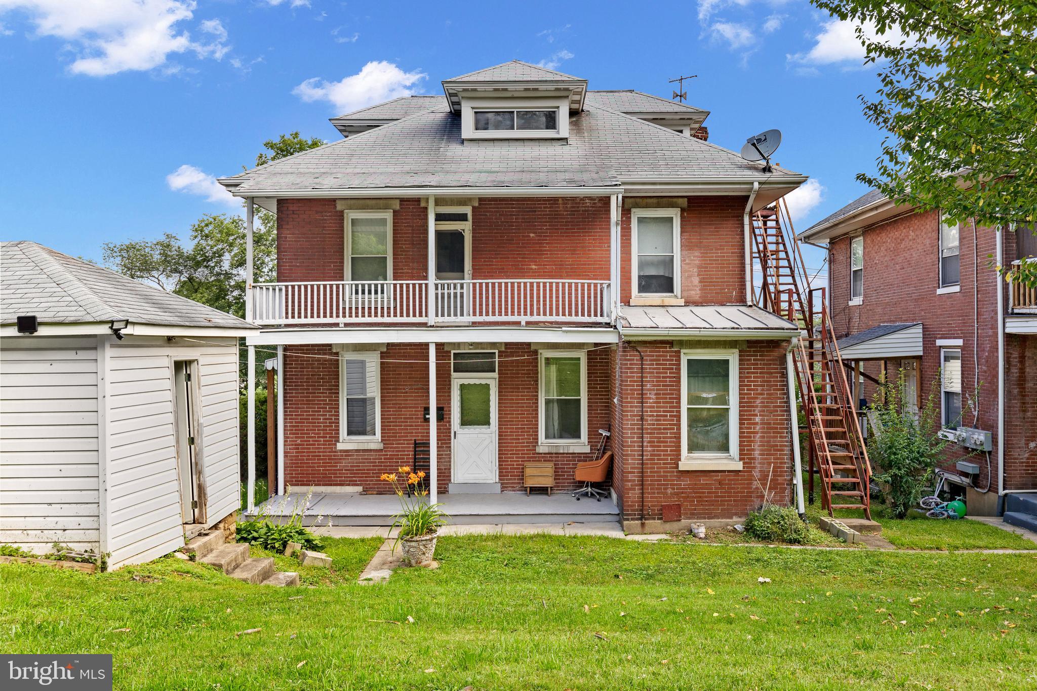 2201 WALNUT STREET