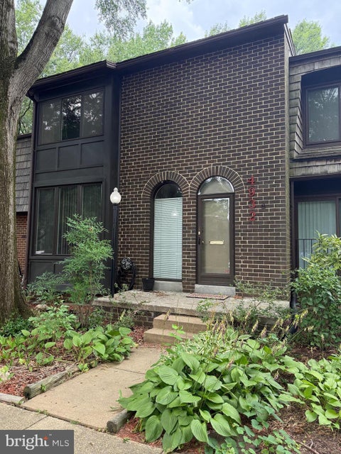 Photo of 4932 Sauquoit Lane, ANNANDALE, VA 22003 (MLS # VAFX2327256)