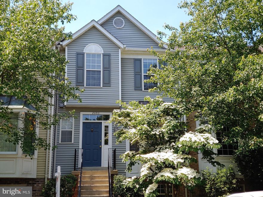 LOVELY 4BR 3.5 BATH TOWNHOME W/DECKS & FENCED BACK YARD**LARGE EAT IN KITCHEN WITH LOTS OF CABINETS AND UPDATED APPLIANCES**REC ROOM WITH GAS FIREPLACE**ROOMY MASTER BEDROOM WITH WALK IN CLOSET**EXTRAORDINARILY CONVENIENT LOCATION CLOSE TO LOTS OF SHOPPING, SCHOOLS, COMMUTER ROADS, AMENITIES, MUCH MORE**PREFER NO SMOKING AND NO PETS, WILL CONSIDER CASE BY CASE THOUGH**