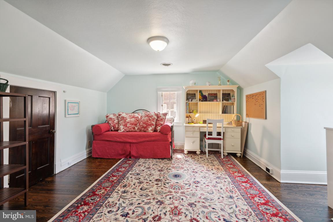 NORTH ROLAND PARK - Residential