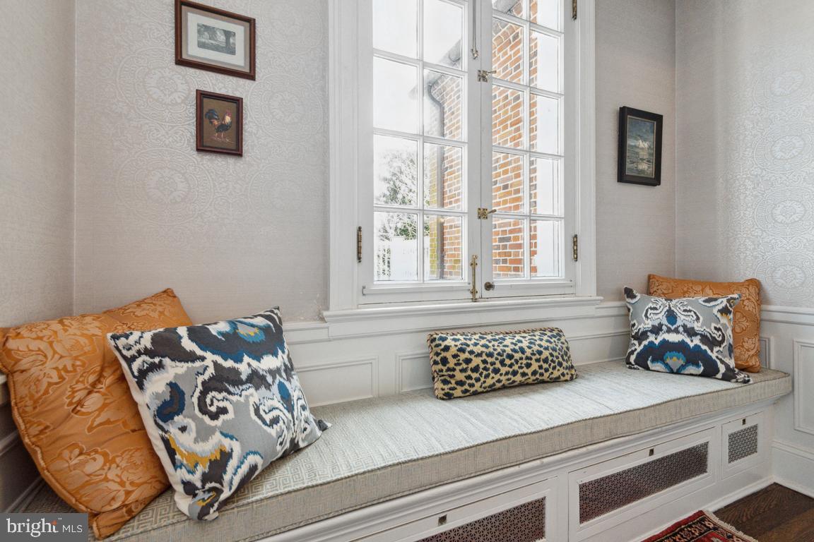 NORTH ROLAND PARK - Residential