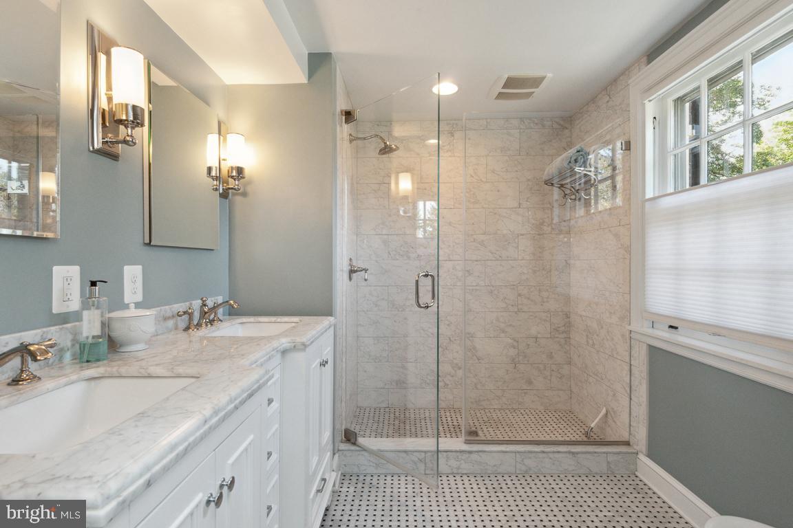 NORTH ROLAND PARK - Residential