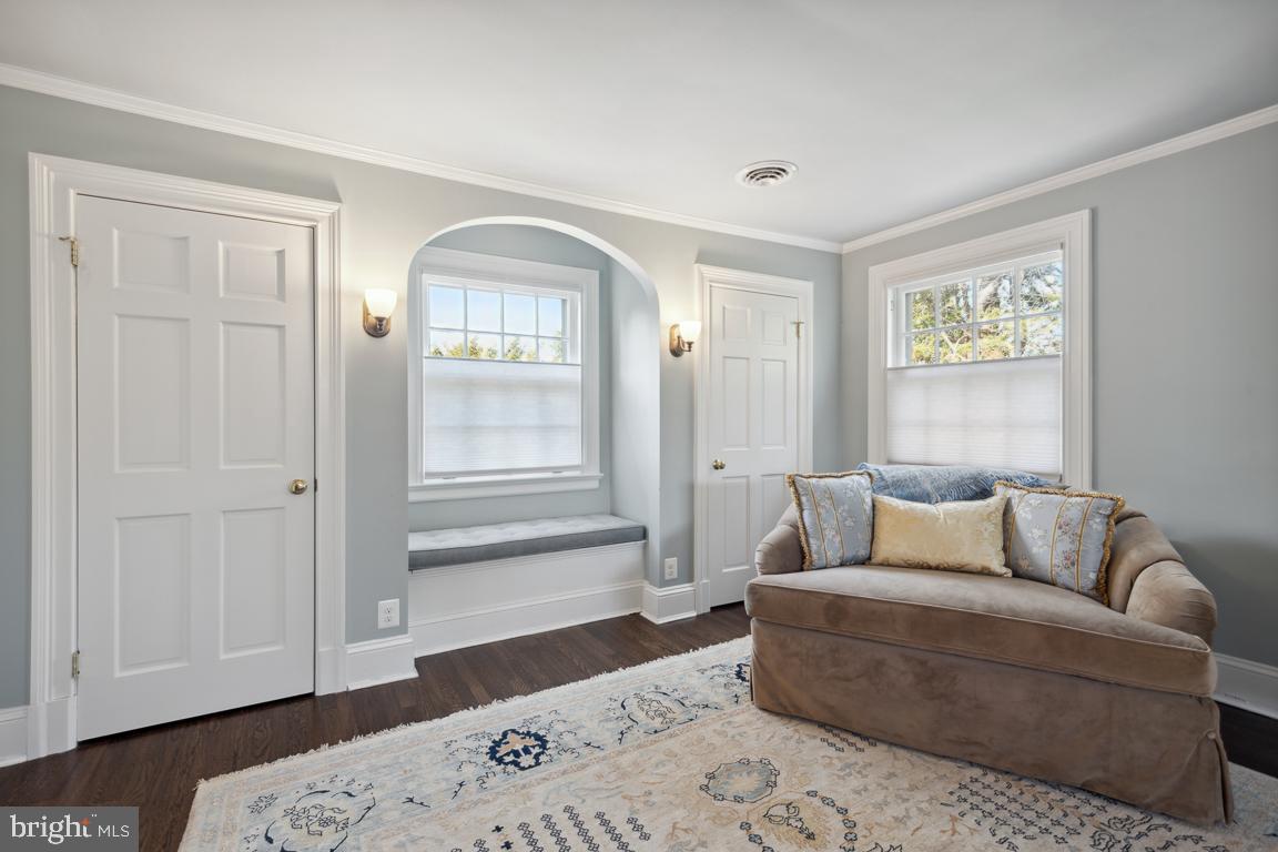 NORTH ROLAND PARK - Residential