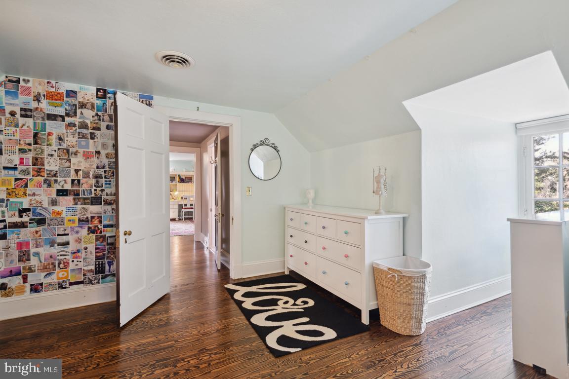 NORTH ROLAND PARK - Residential