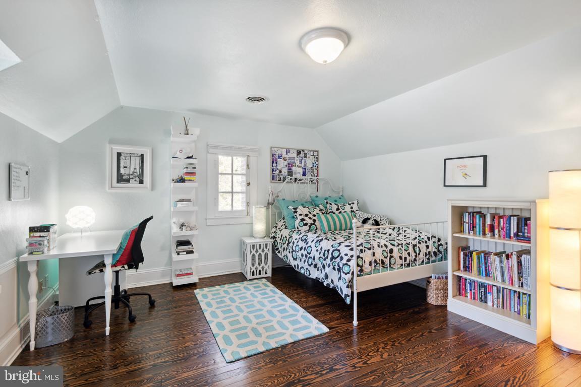 NORTH ROLAND PARK - Residential