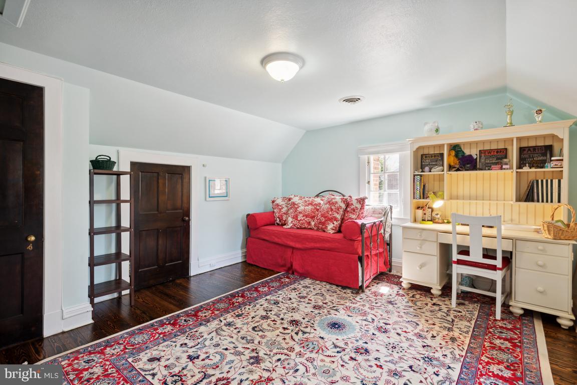 NORTH ROLAND PARK - Residential