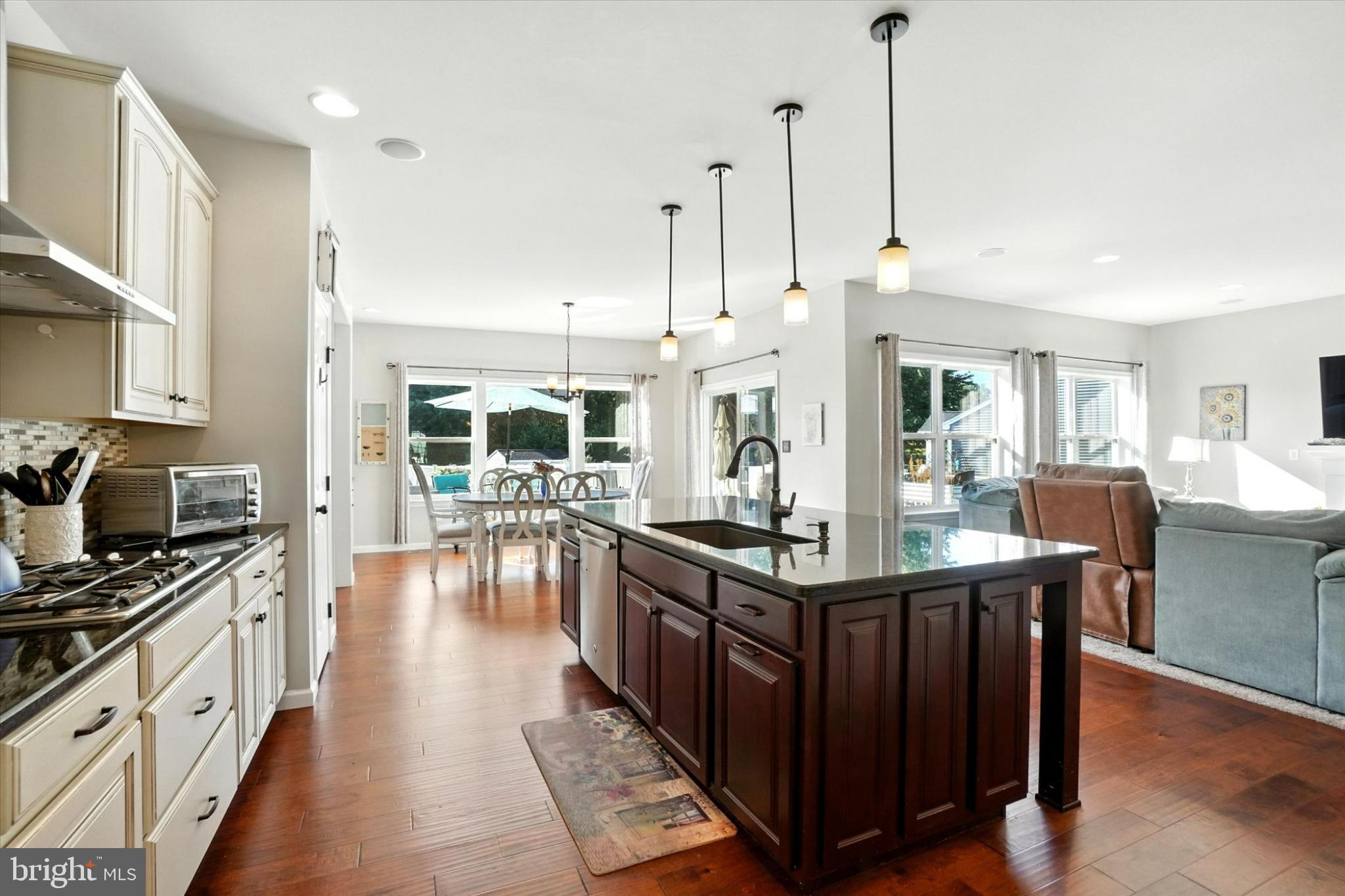 ROLLING MEADOWS - Residential