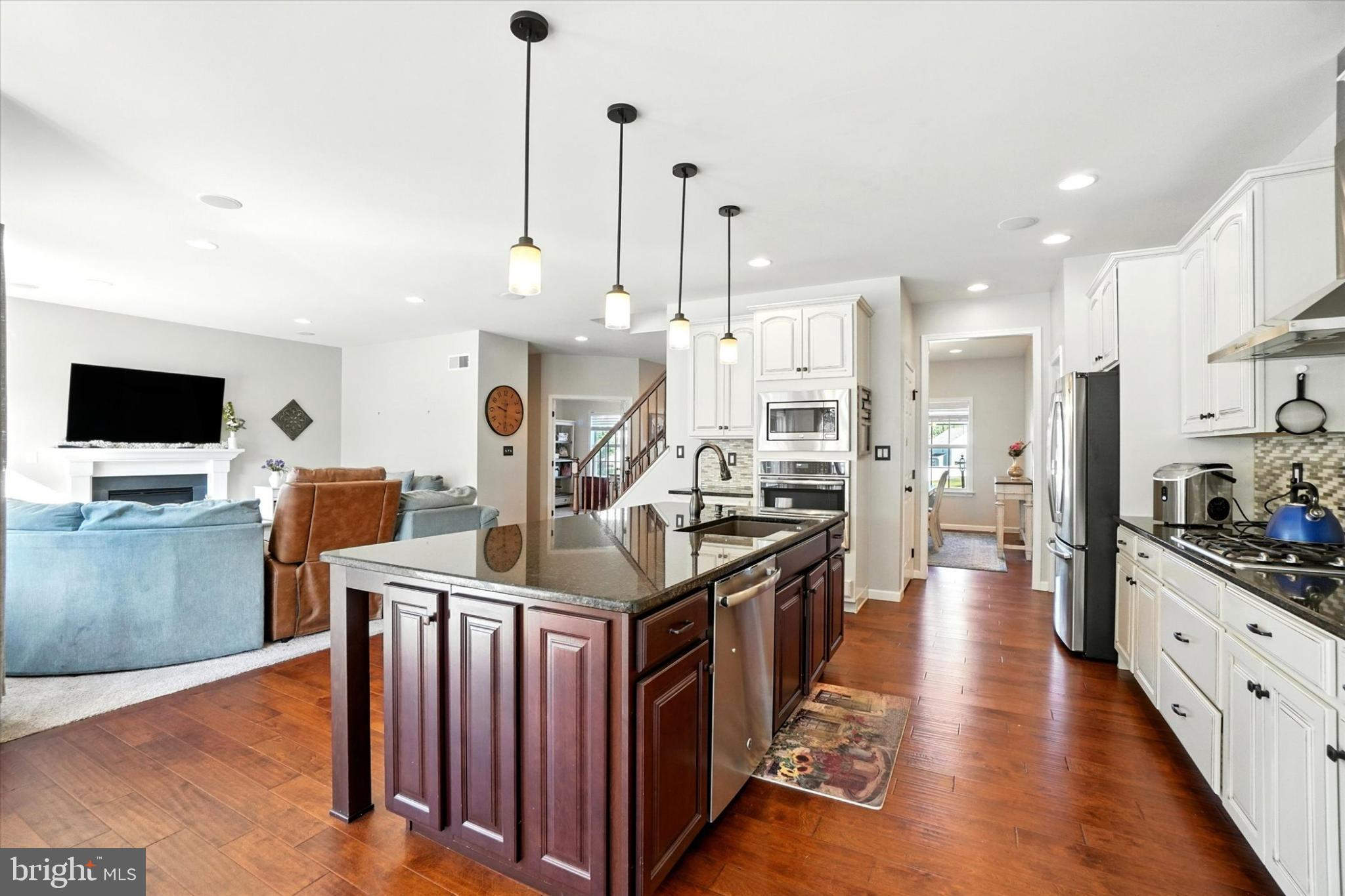 ROLLING MEADOWS - Residential