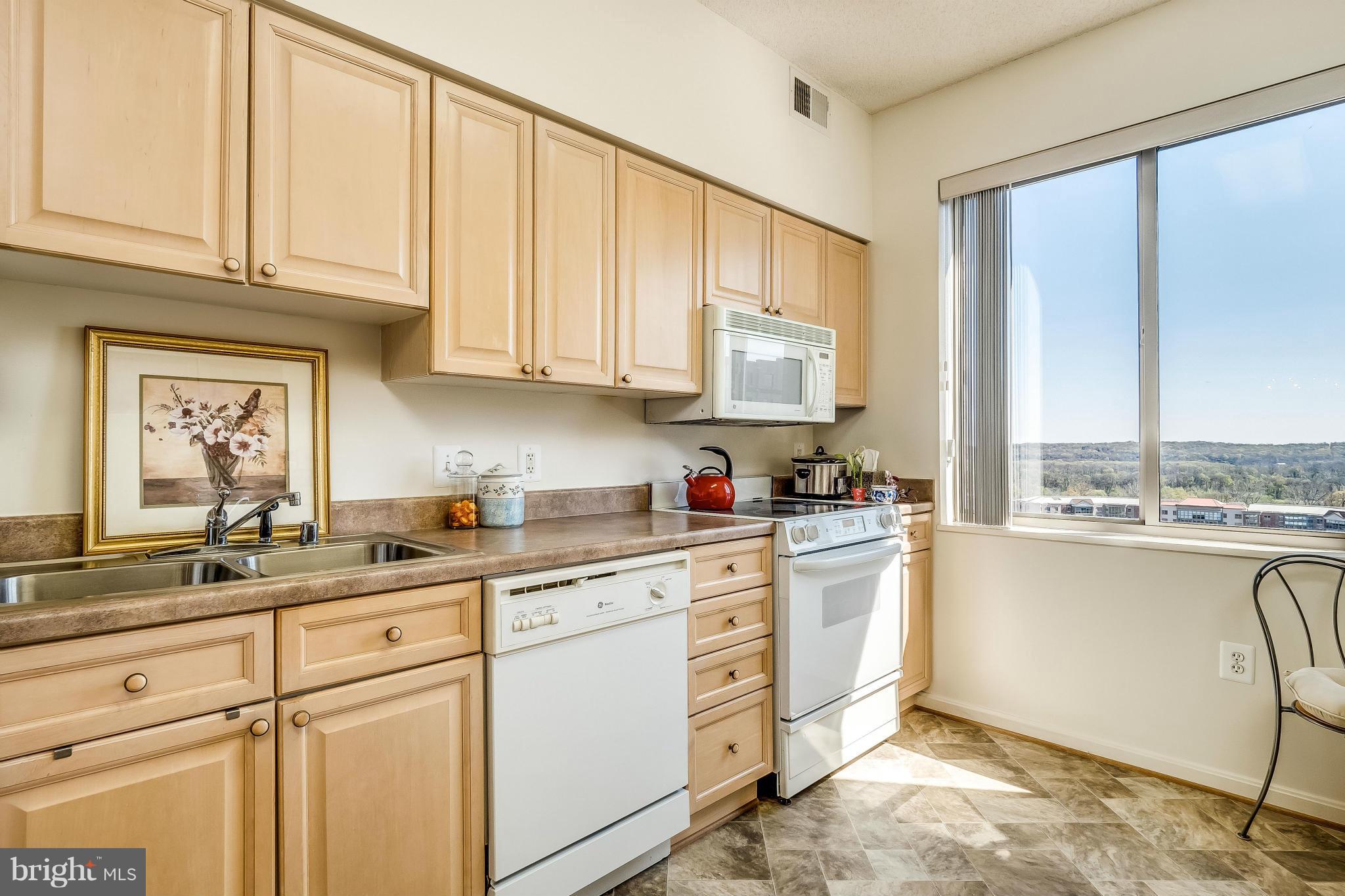 LANSDOWNE WOODS LEISURE WORLD - Residential Lease