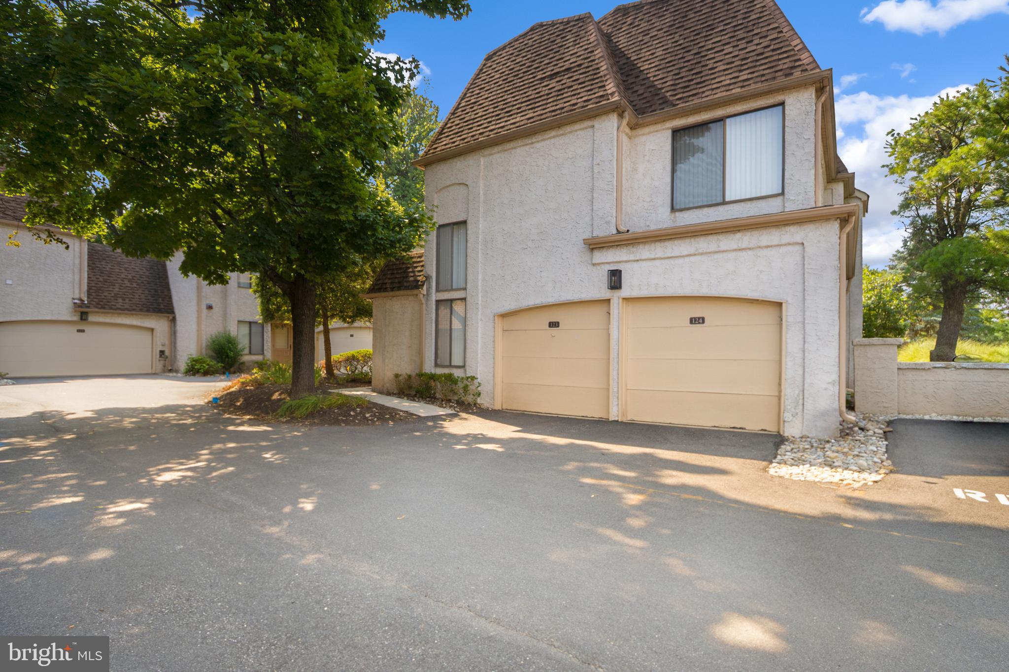 124 PARK GATE DRIVE