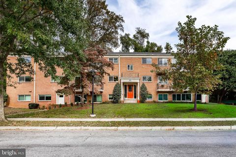 Photo of 10650 Weymouth Street #201, BETHESDA, MD 20814 (MLS # MDMC2211418)