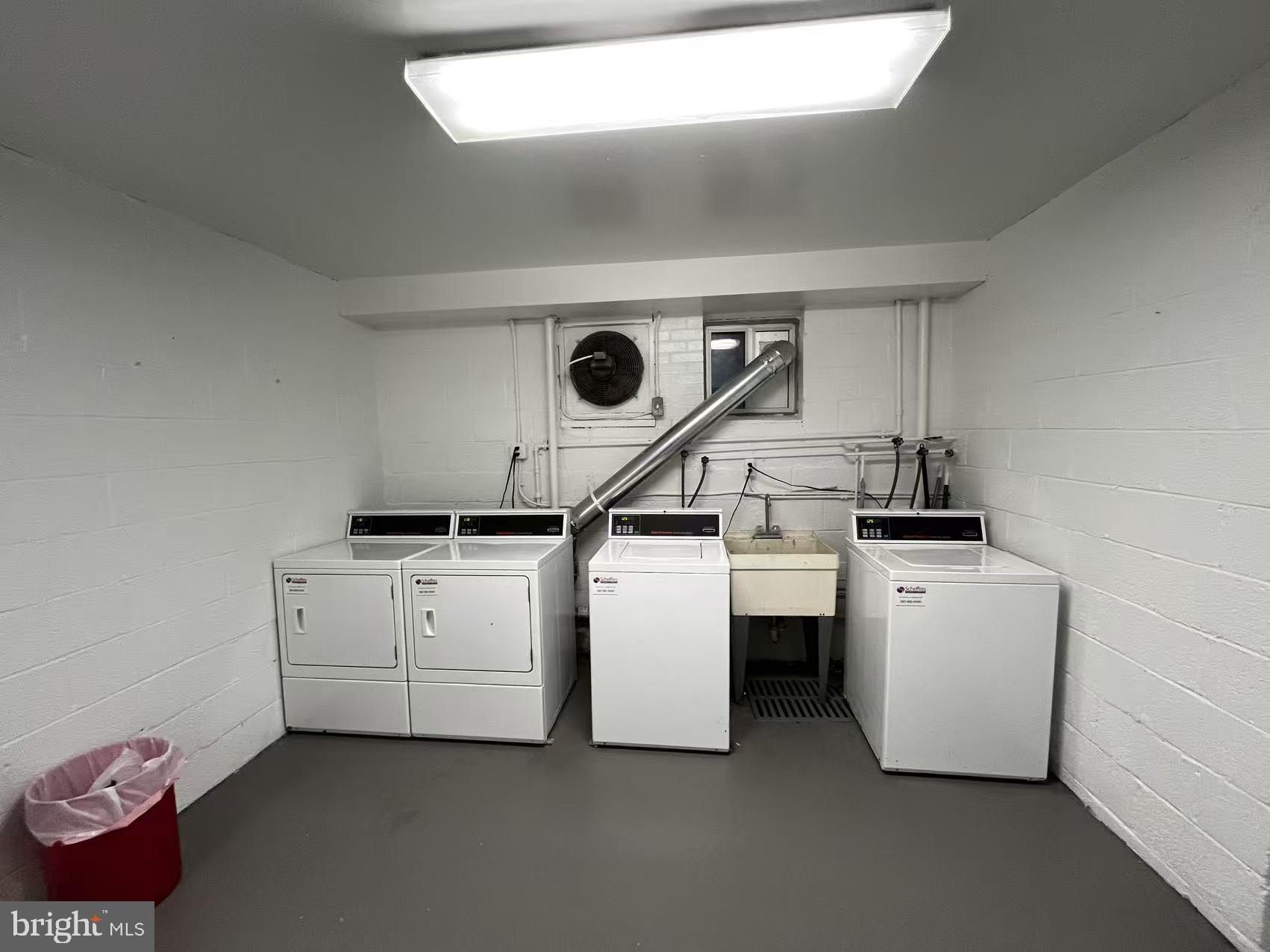 PARKSIDE CONDOMINIUMS - Residential Lease