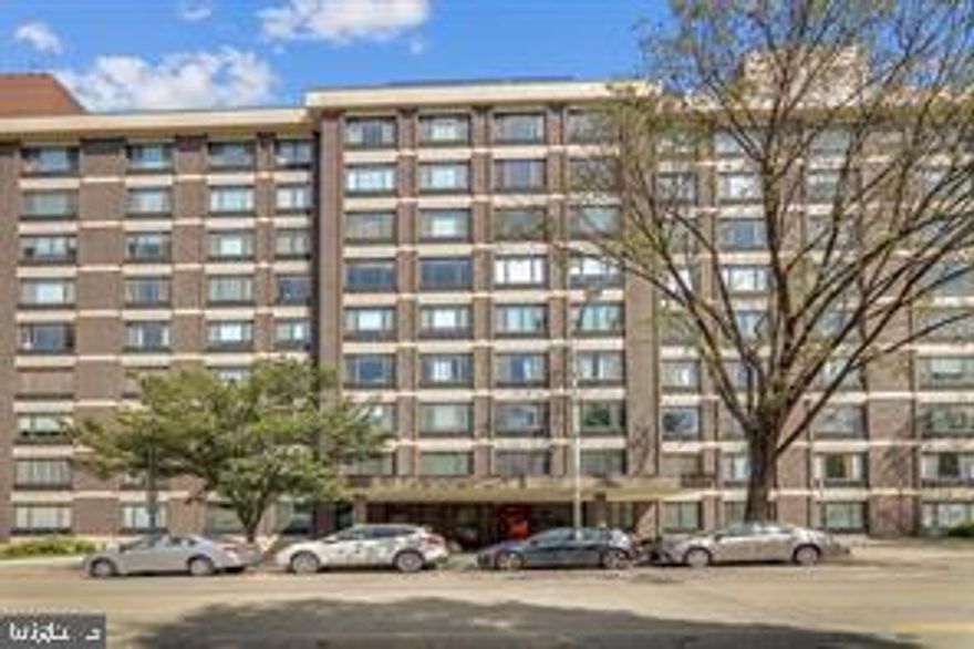 Lovely 2 BR 2 bath, good size unit facing south.