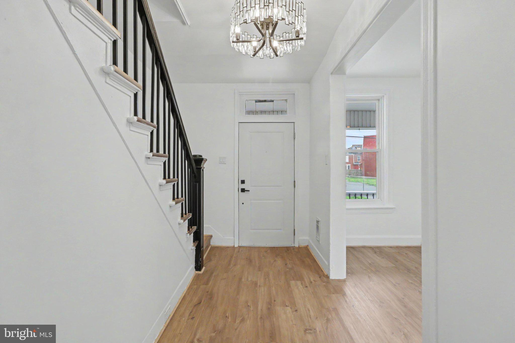 1712 ELM STREET