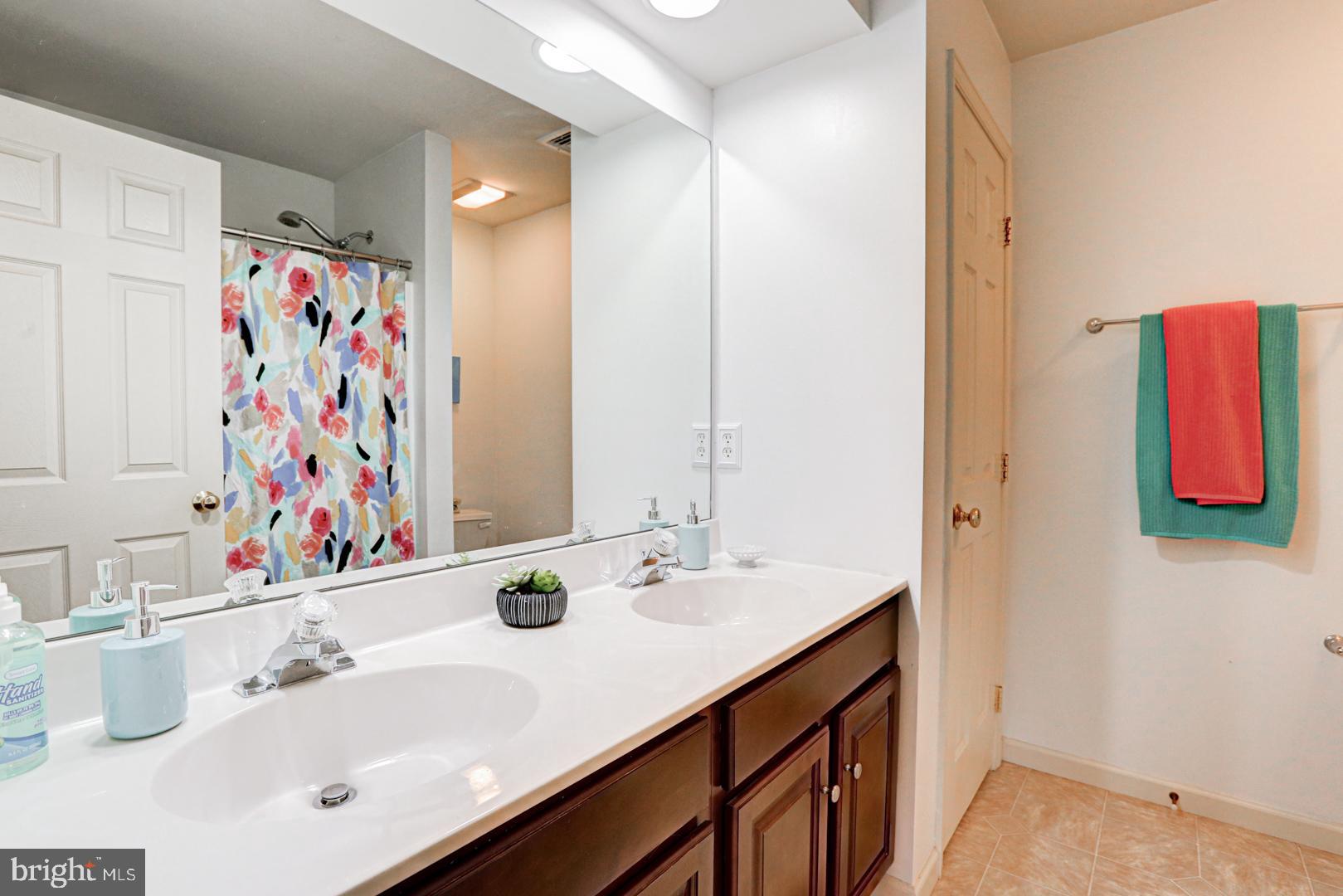 ESTS OF LONDN BRDG - Residential