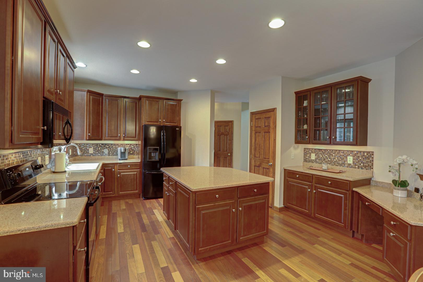 ESTS OF LONDN BRDG - Residential