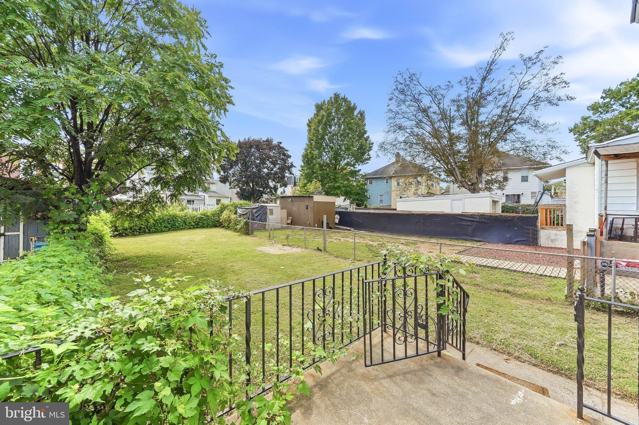 122 E BERKLEY AVENUE