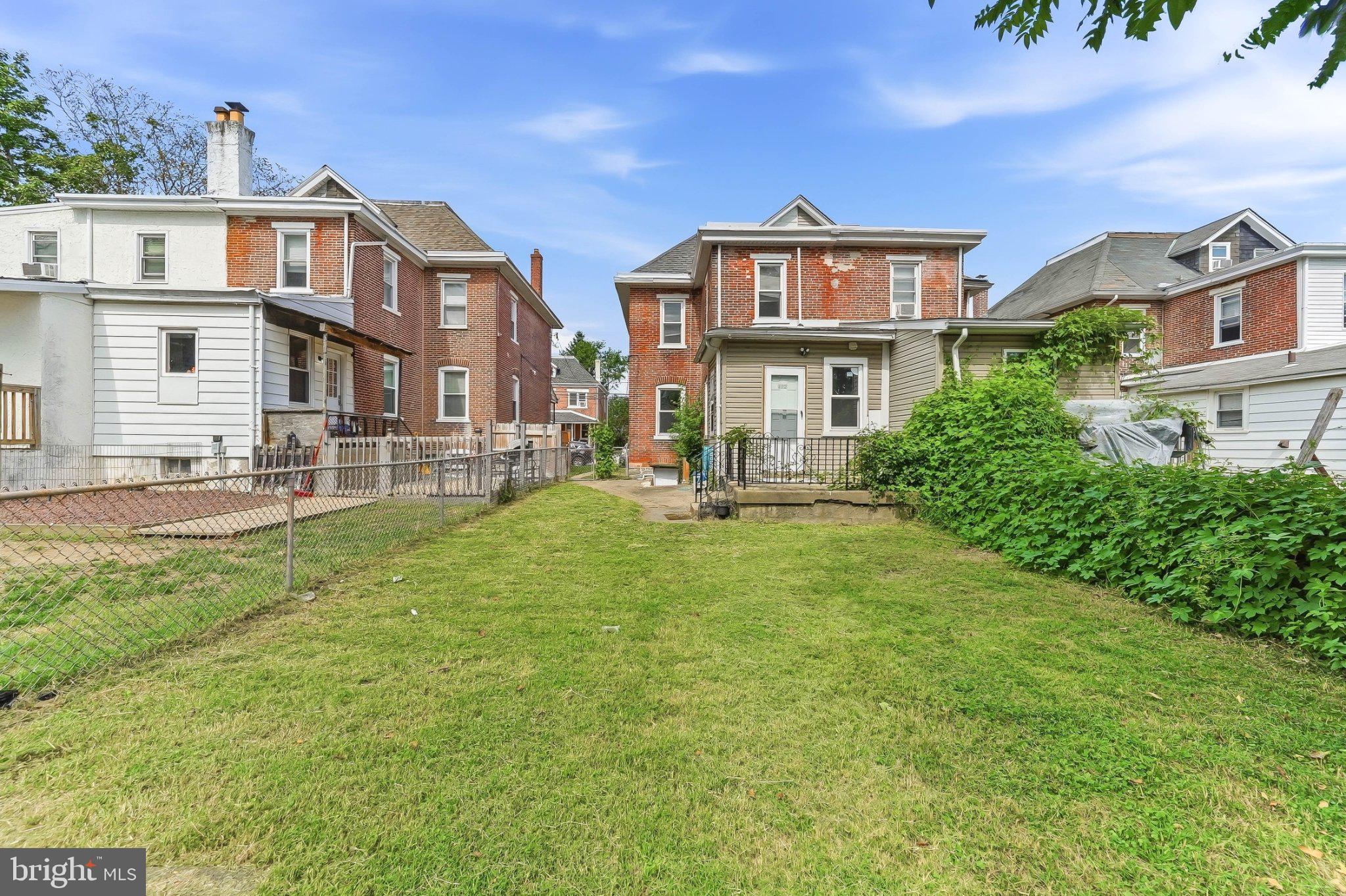 122 E BERKLEY AVENUE