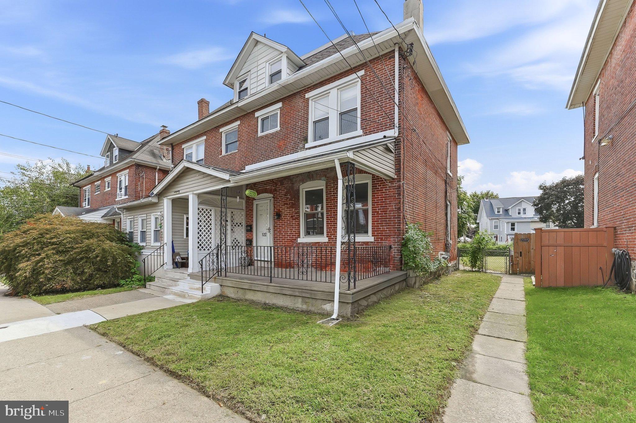 122 E BERKLEY AVENUE