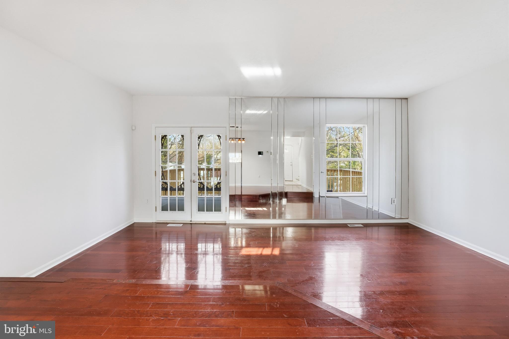 ROSECROFT VILLAGE - Residential