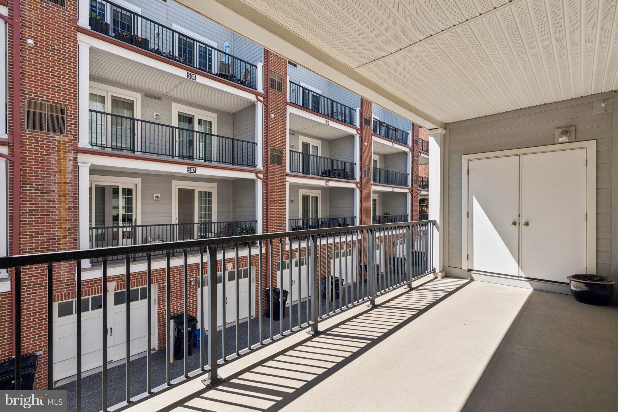 NAVAL SQUARE - Residential