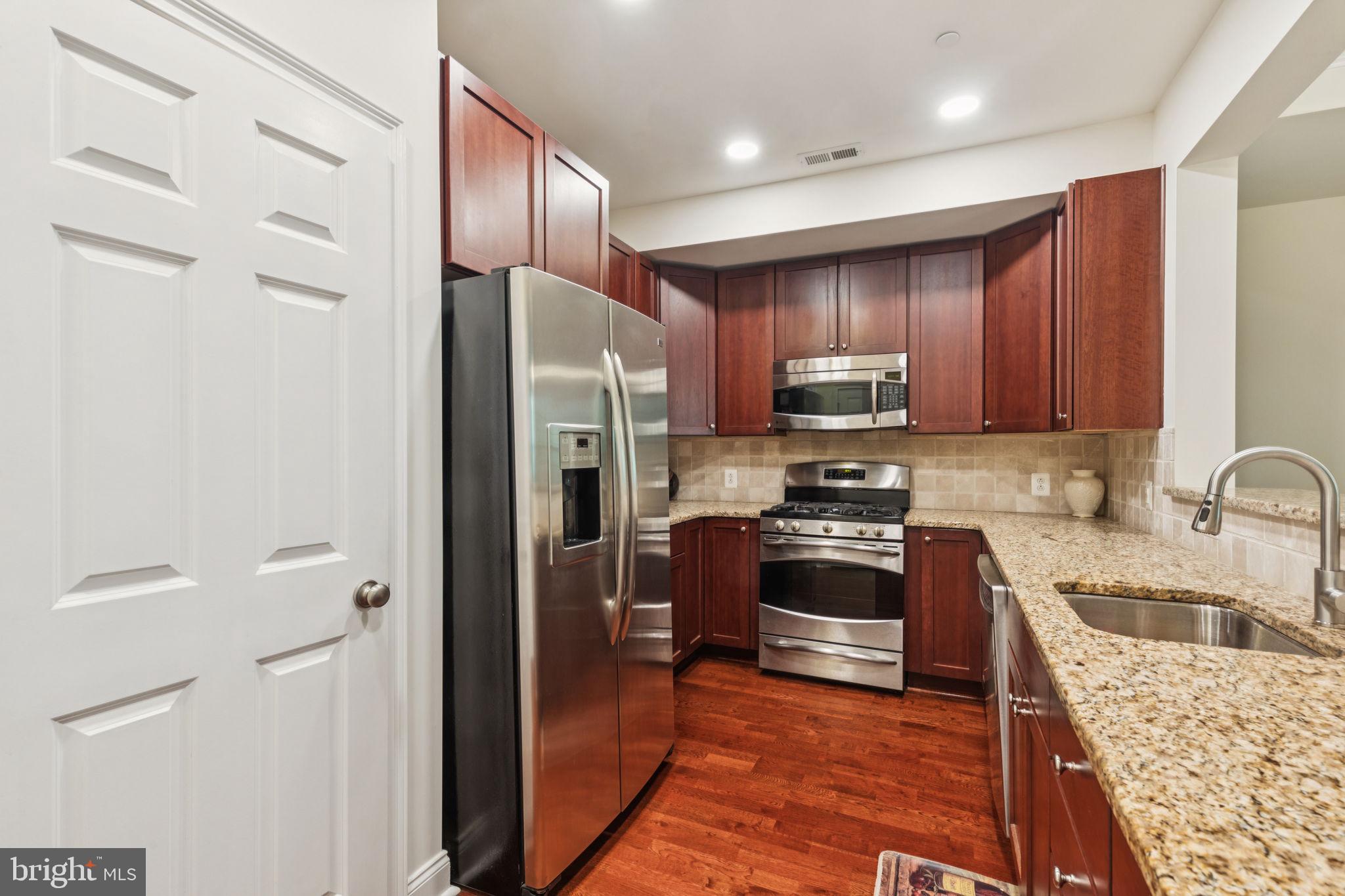 NAVAL SQUARE - Residential