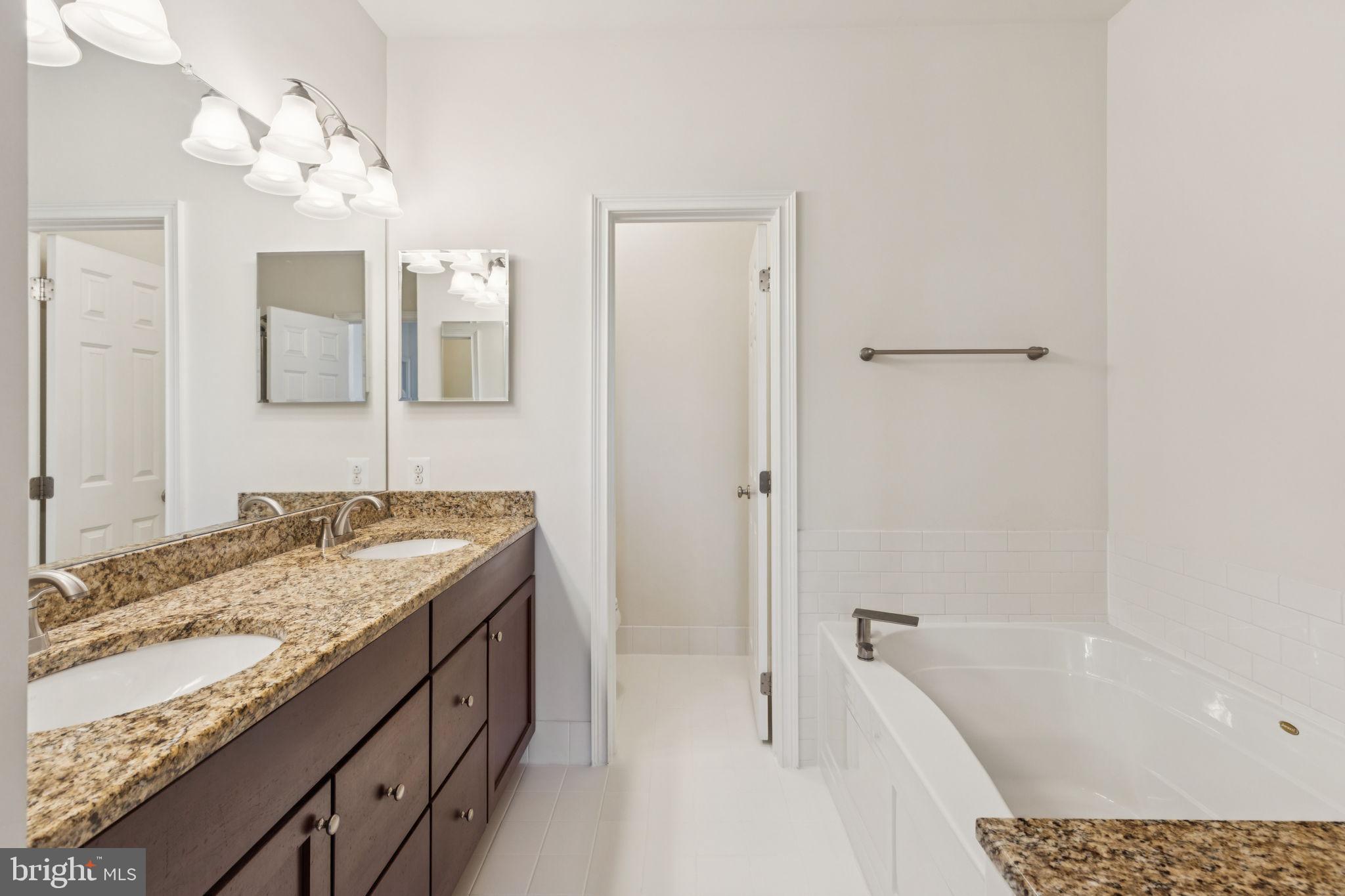 NAVAL SQUARE - Residential