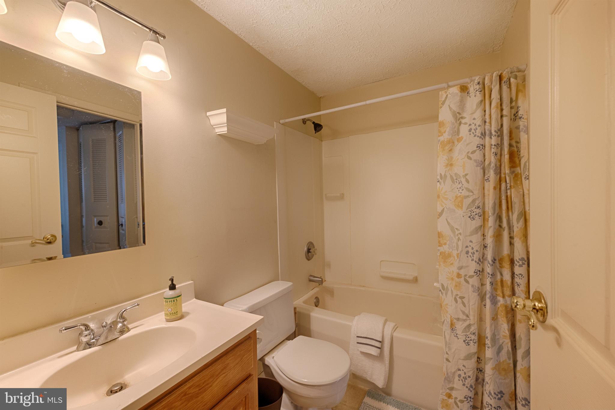 LAUREL VALLEY - Residential Lease