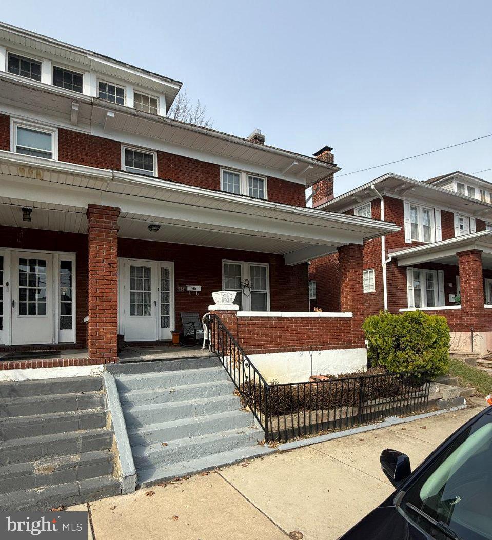 714 S PERSHING AVENUE