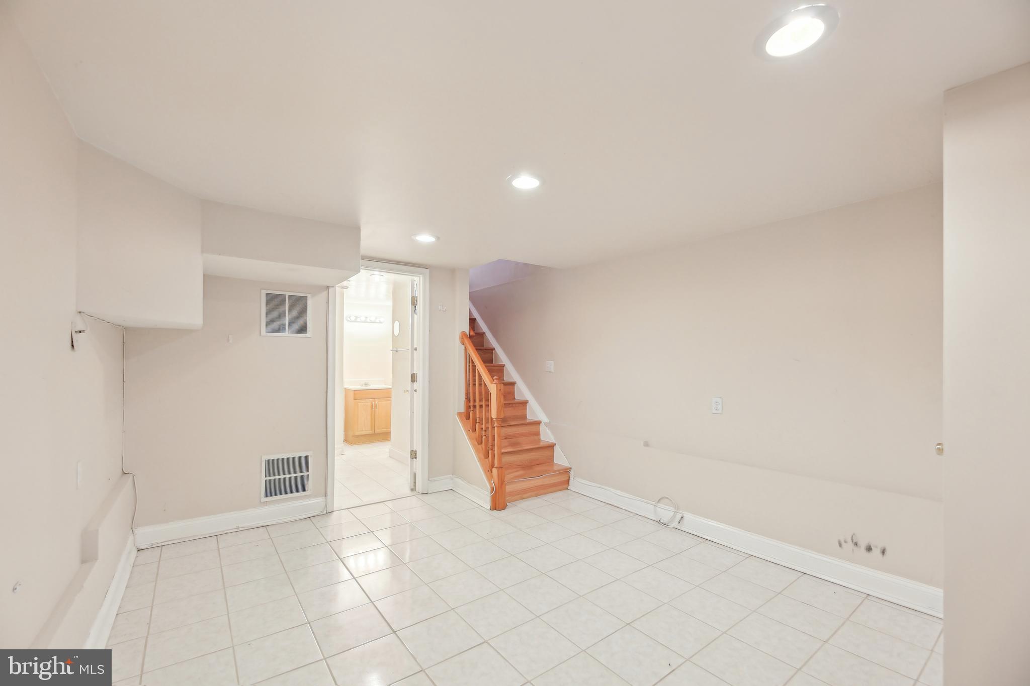 WASHINGTON VILLAGE - Residential