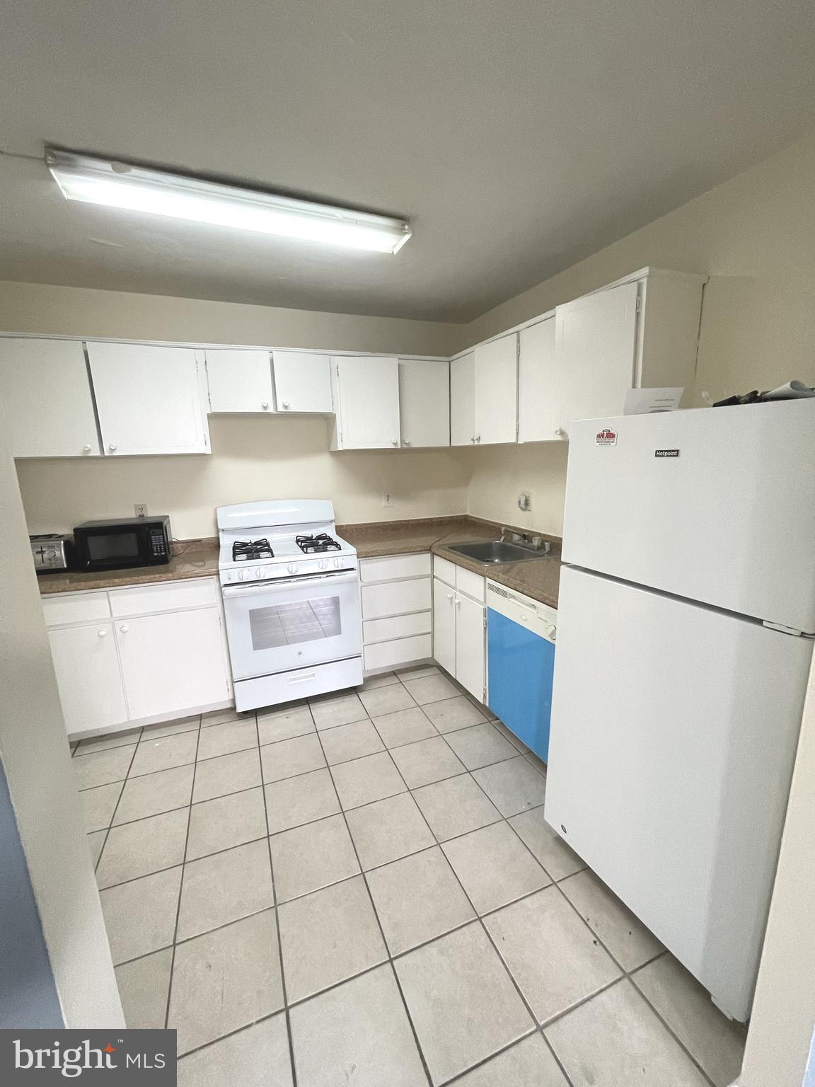 PINEWAY TOWERS - Residential Lease