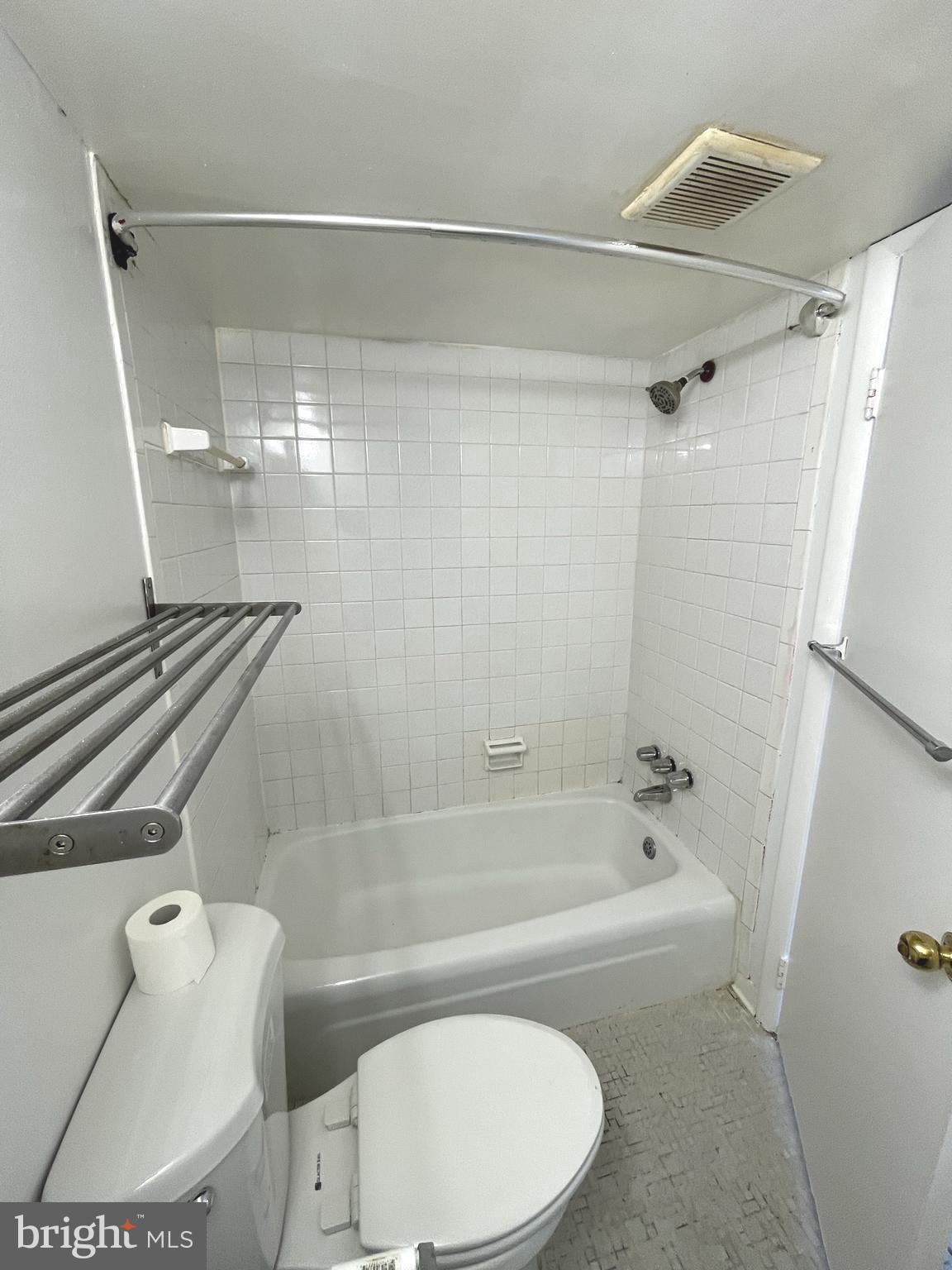 PINEWAY TOWERS - Residential Lease