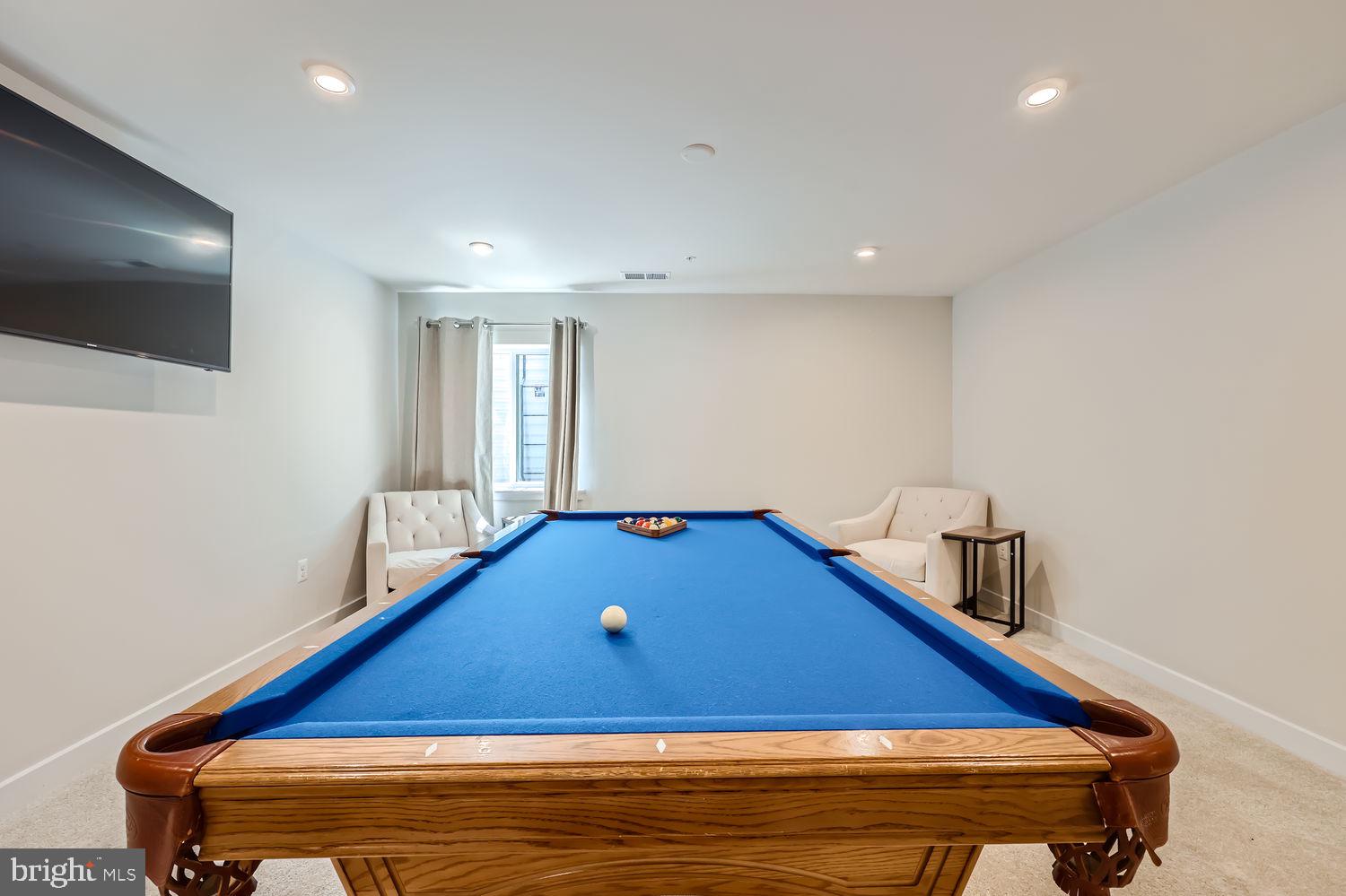 JAMES RUN CARRIAGE HOMES - Residential