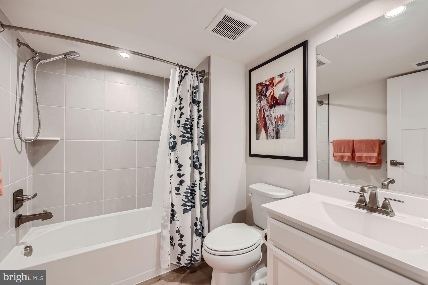 JAMES RUN CARRIAGE HOMES - Residential