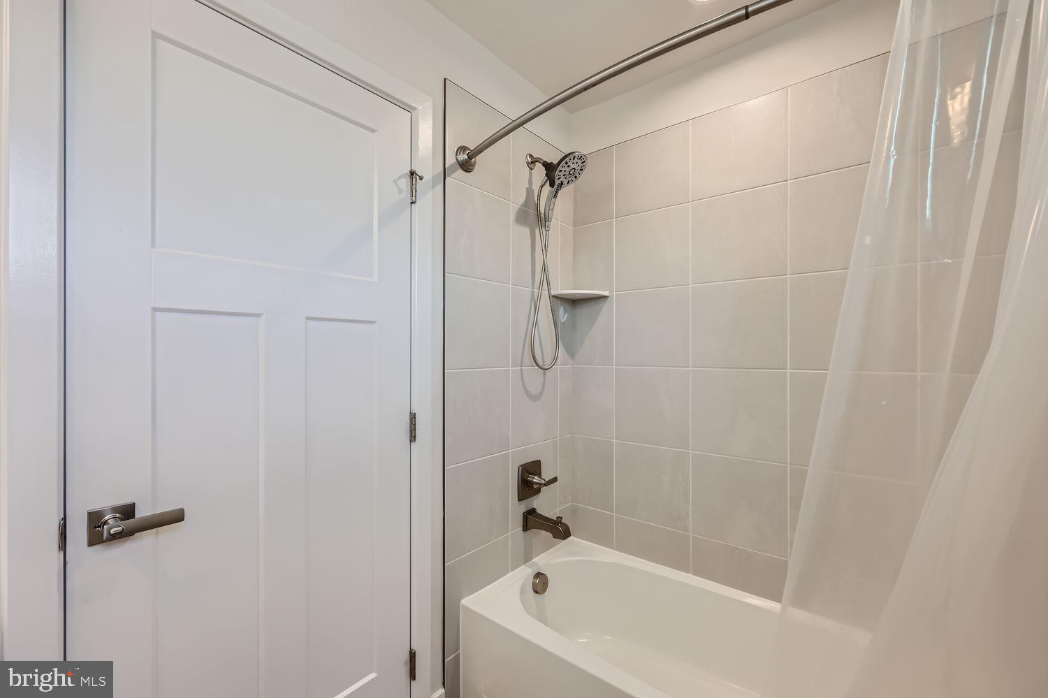 JAMES RUN CARRIAGE HOMES - Residential