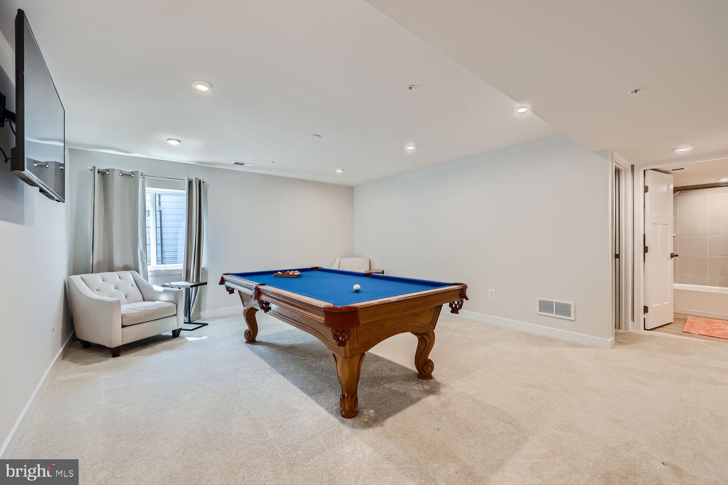 JAMES RUN CARRIAGE HOMES - Residential