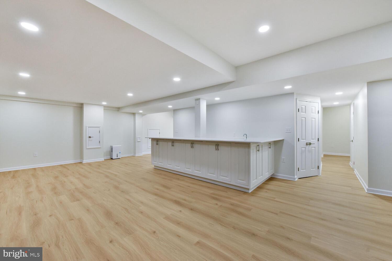 POTOMAC VILLAGE - Residential