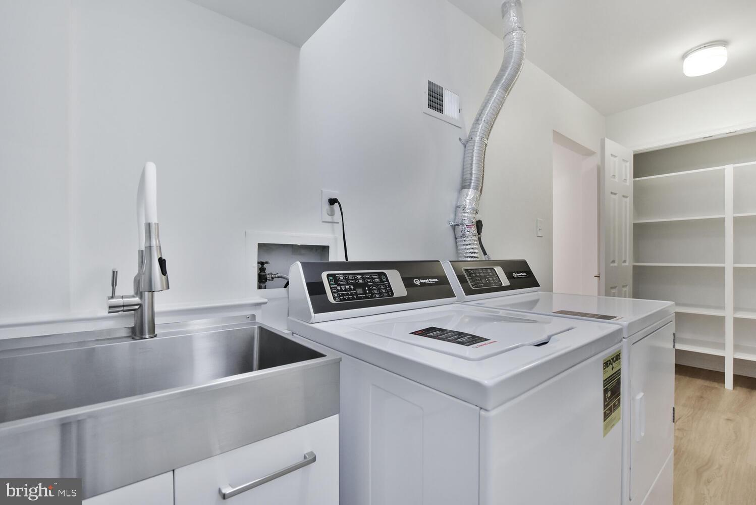 POTOMAC VILLAGE - Residential