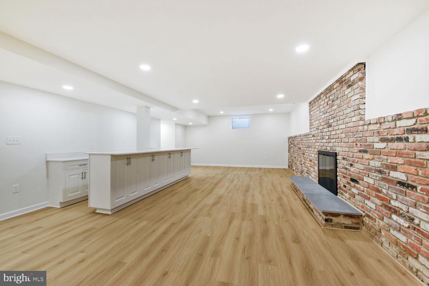 POTOMAC VILLAGE - Residential