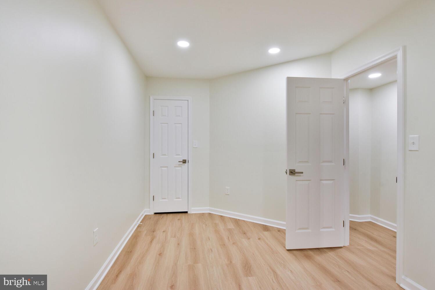 POTOMAC VILLAGE - Residential