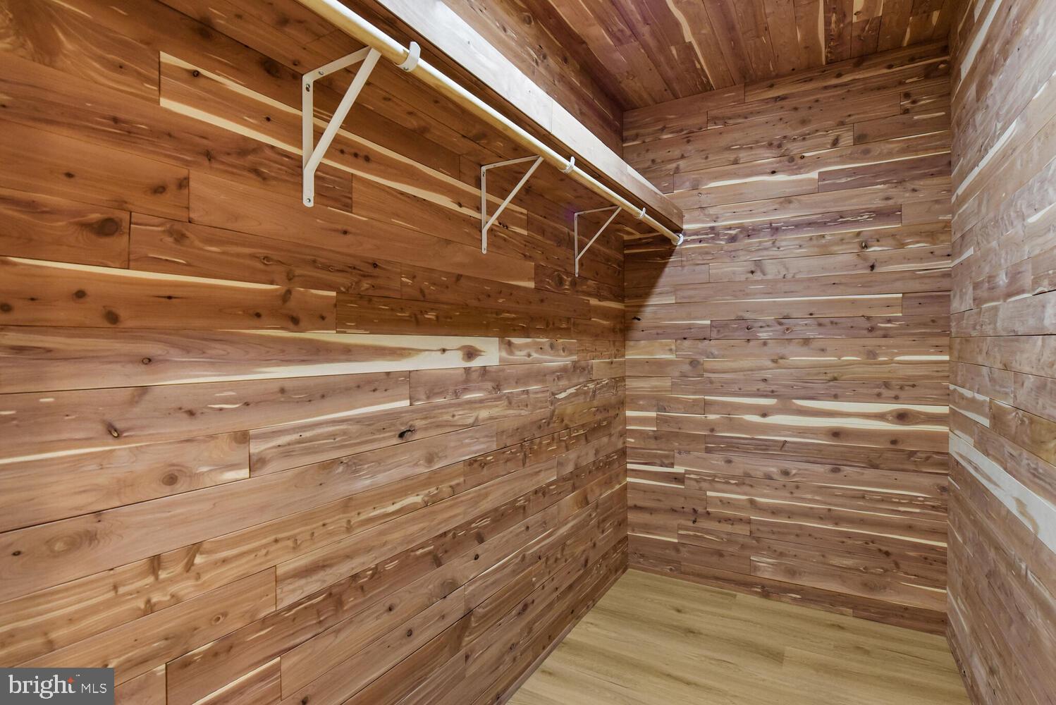 POTOMAC VILLAGE - Residential