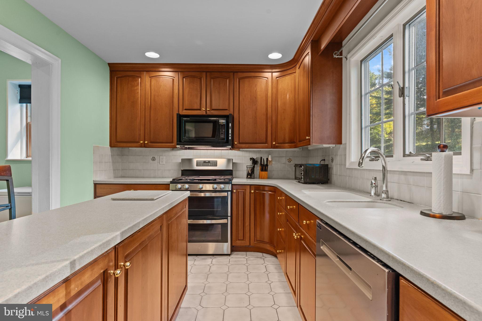 JENKINTOWN VILLAGE - Residential