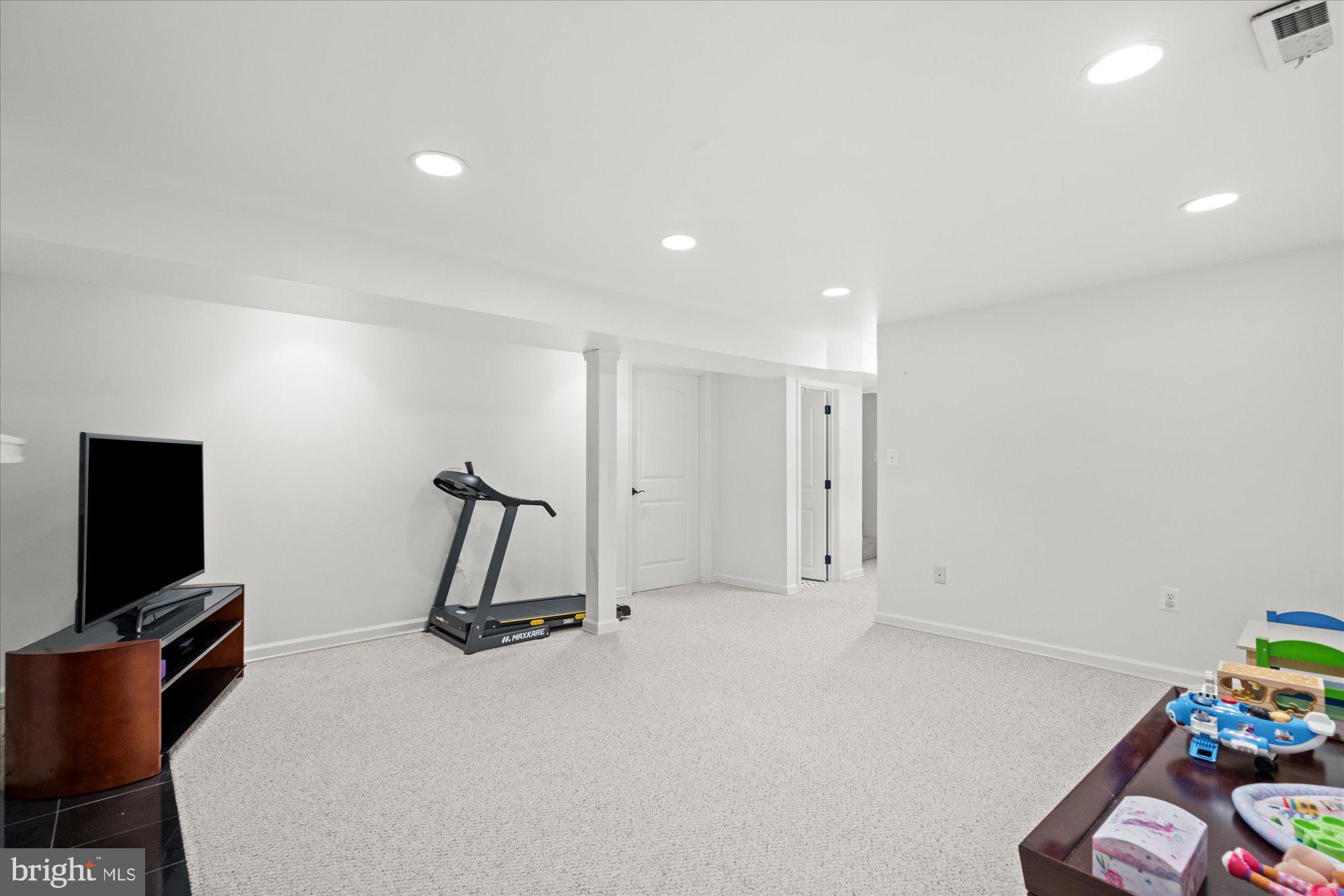 WELLINGTON HEIGHTS - Residential