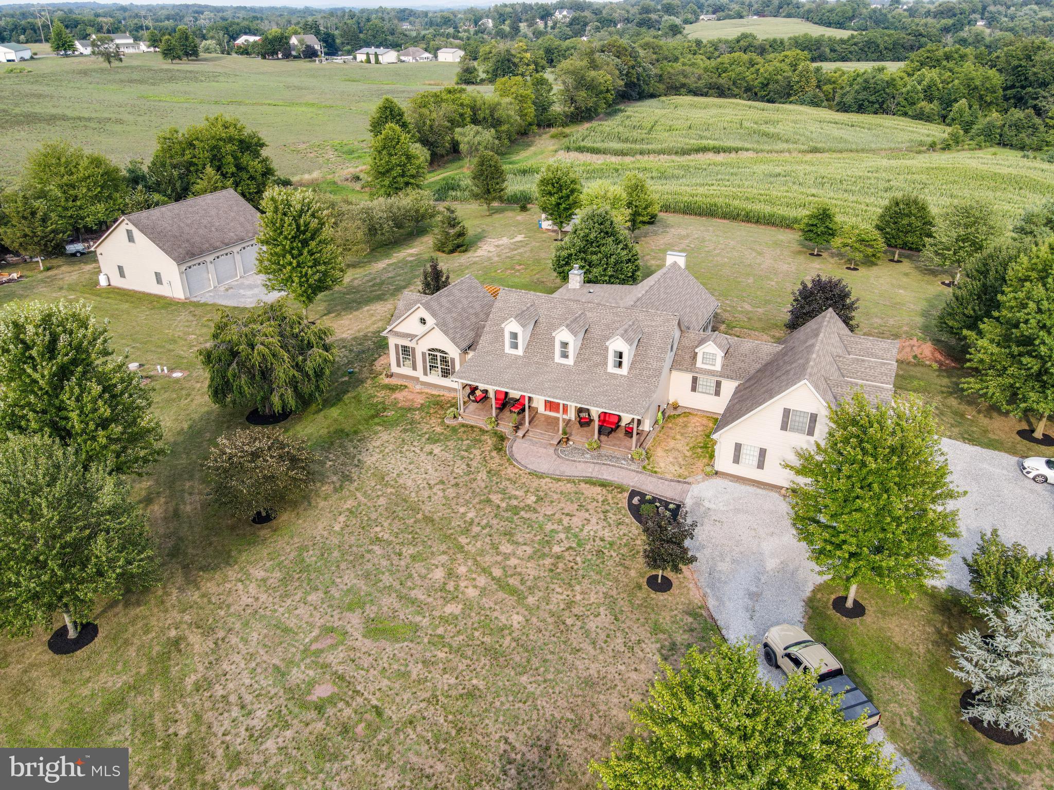 6861 PLEASANTVIEW DRIVE